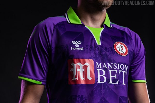 Bristol City 20-21 Away Kit được phát hành
