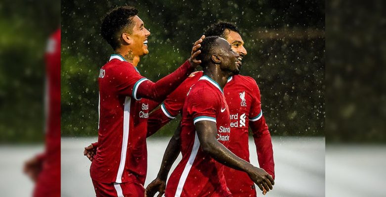 Trên sân: Bộ quần áo bóng đá sân nhà Nike Liverpool 20-21