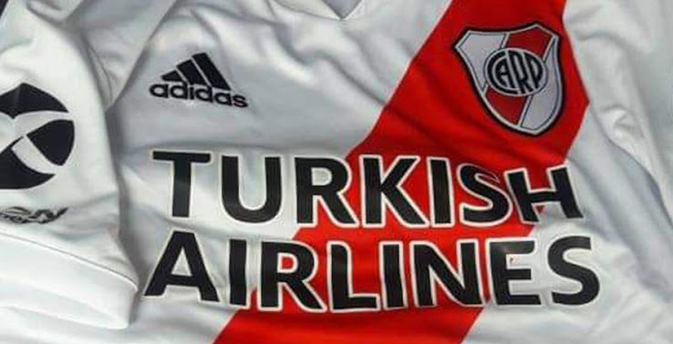 Bộ dụng cụ sân nhà 20-21 của River Plate bị rò rỉ