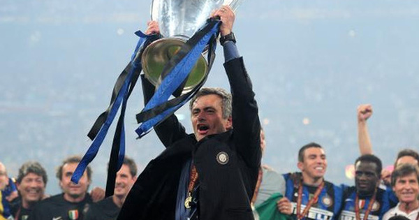 Vượt mặt cả Pep và Ferguson, Mourinho được vinh danh là huấn luyện viên xuất sắc nhất từ đầu thế kỷ
