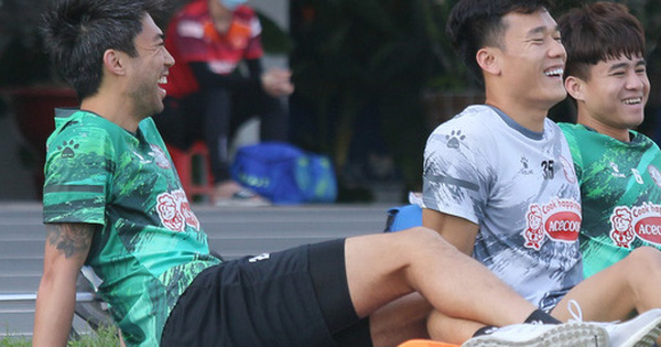 Bùi Tiến Dũng, Lee Nguyễn tươi cười dù chấn thương trong ngày tập đối kháng đầu tiên