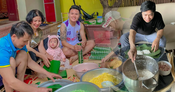 Công Phượng tự tay gói bánh tét ăn Tết, luộc bánh bằng bếp từ khiến fan phì cười: "Đúng kiểu nhà giàu"