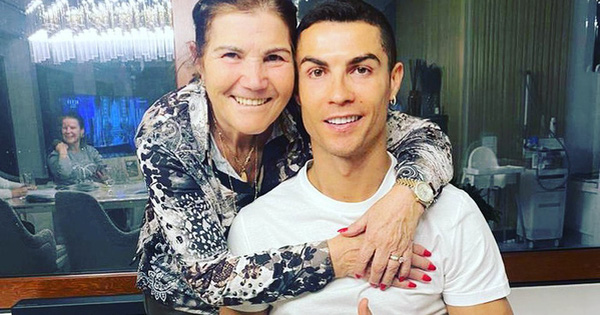 Mẹ Ronaldo lần đầu kể về phút giây sinh tử, suýt phải lìa xa cậu con trai yêu quý
