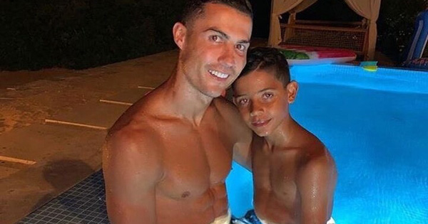 Điều Ronaldo sợ nhất ở con trai