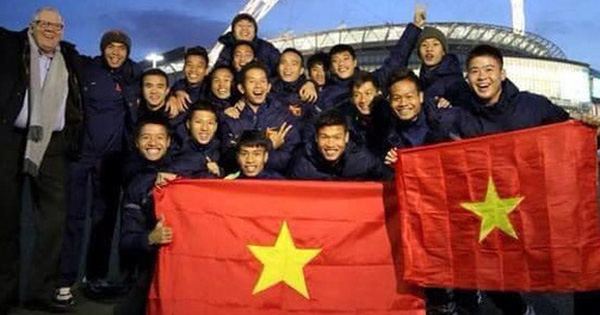 "Ôi ngày xưa với bao mộng mơ"