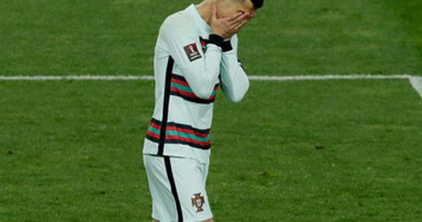 Ronaldo bị trọng tài cướp bàn thắng, Bồ Đào Nha hoà đau đớn Serbia dù dẫn trước 2 bàn