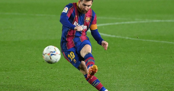 Messi lập cú đúp sút xa "đẹp như mơ", Barca đại thắng để tiến gần ngôi đầu bảng La Liga