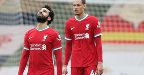 Thua đội "cầm đèn đỏ" trên sân nhà, Liverpool chìm sâu vào khủng hoảng