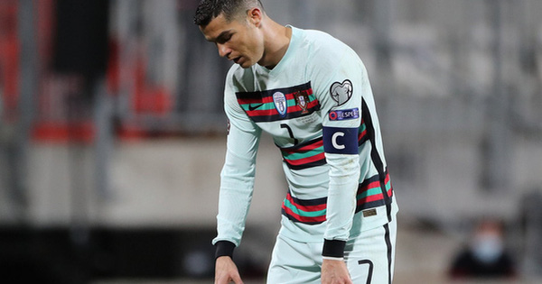 Ronaldo và những ngày thật dài theo đuổi kỳ tích