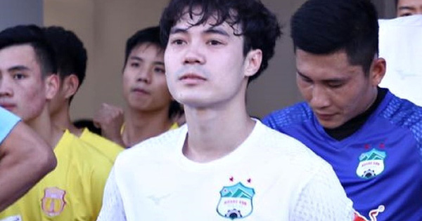 HLV Kiatisuk làm điều đặc biệt cho Văn Toàn trong ngày sinh nhật