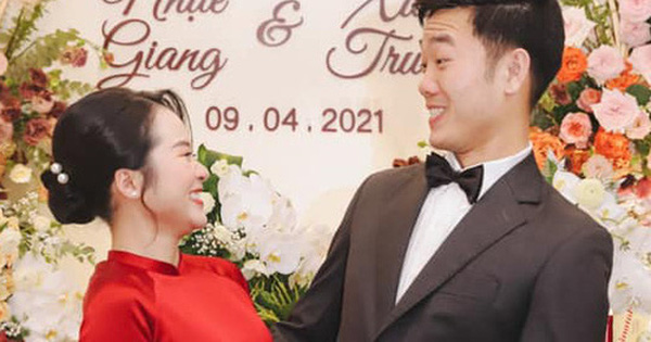 Xuân Trường gọi video cho vợ sắp cưới khi ngồi hát cùng anh em, Nhuệ Giang biểu cảm gây chú ý