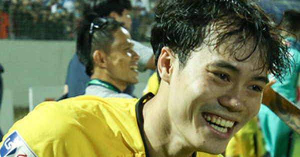 Văn Toàn lại xuất sắc nhất, HAGL thâu tóm hết danh hiệu tháng 4 V.League 2021