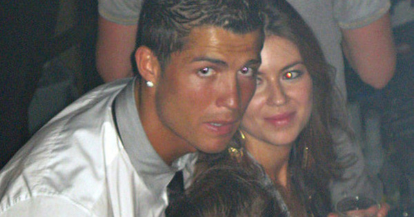 Người mẫu từng tố Ronaldo hiếp dâm tiếp tục đòi bồi thường gần 2.000 tỷ