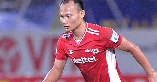 Trọng Hoàng lỡ hẹn với vòng loại World Cup vì rách cơ đùi, HLV Park Hang-seo lo sốt vó