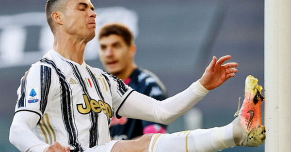 Cristiano Ronaldo "cáu kỉnh và cô lập" với các đồng đội ở Juventus