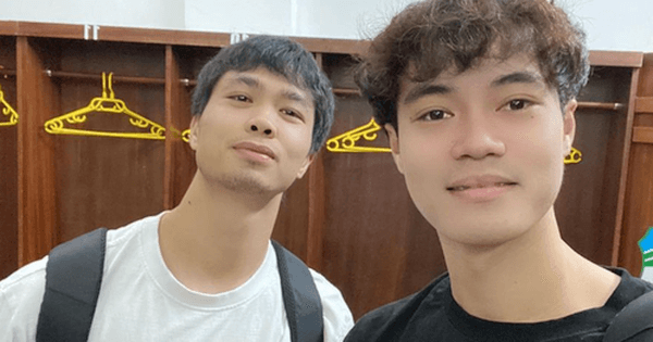 Văn Toàn quay video bóc mẽ Công Phượng sống bừa bộn khi đến chơi nhà