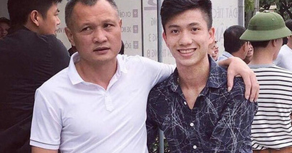 Phan Văn Đức nặng lòng khi chia tay HLV Ngô Quang Trường: Thương thầy!
