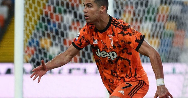 Ronaldo lập cú đúp trong 7 phút, Juventus lội ngược dòng để trở lại top 4
