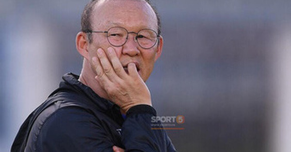 HLV Park Hang-seo vẫn chờ Văn Hậu trở lại tuyển Việt Nam ở vòng loại World Cup