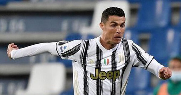 Nghe lời mẹ, Ronaldo chia tay Juventus để hồi hương?