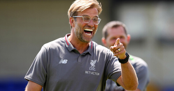 Sử dụng "chim mồi", Liverpool lừa fan MU gây rối một vố đau