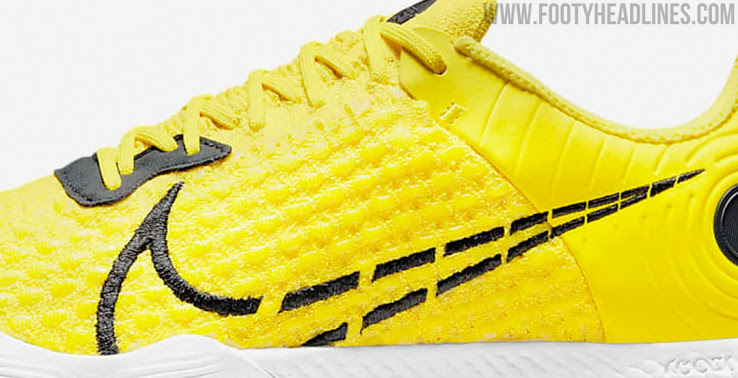 Ra mắt giày Nike React Gato mới sôi động