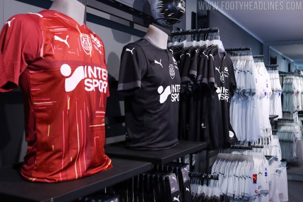 Amiens 21-22 Bộ dụng cụ sân nhà & sân khách được phát hành